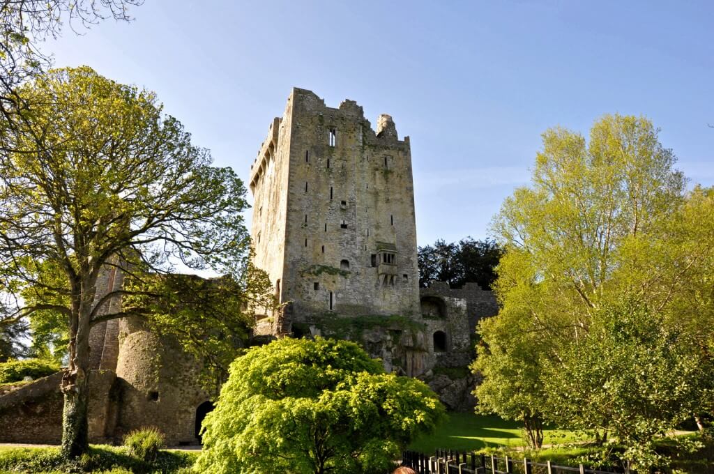 Château de Blarney entouré de verdure dans le comté de Cork en Irlande