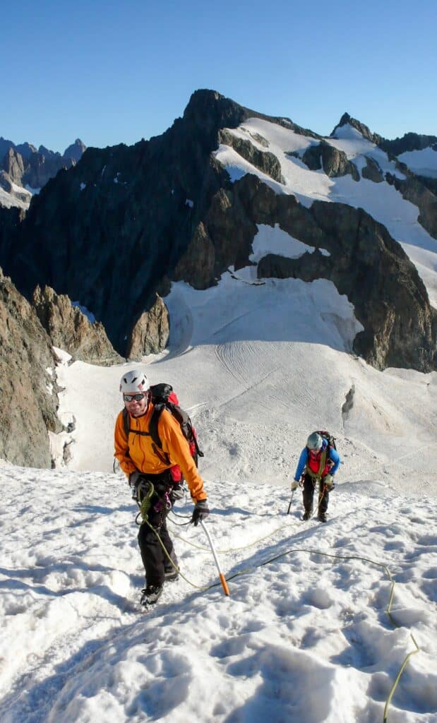 Deux alpinites dans les Alpes françaises.
