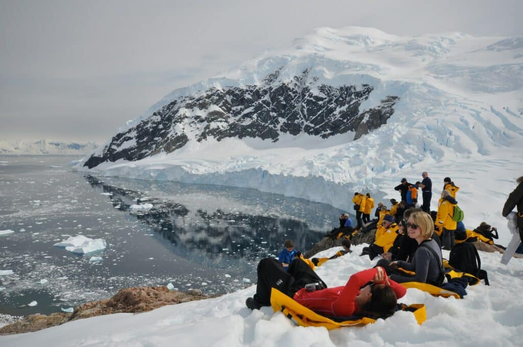Des touristes en Antarctique