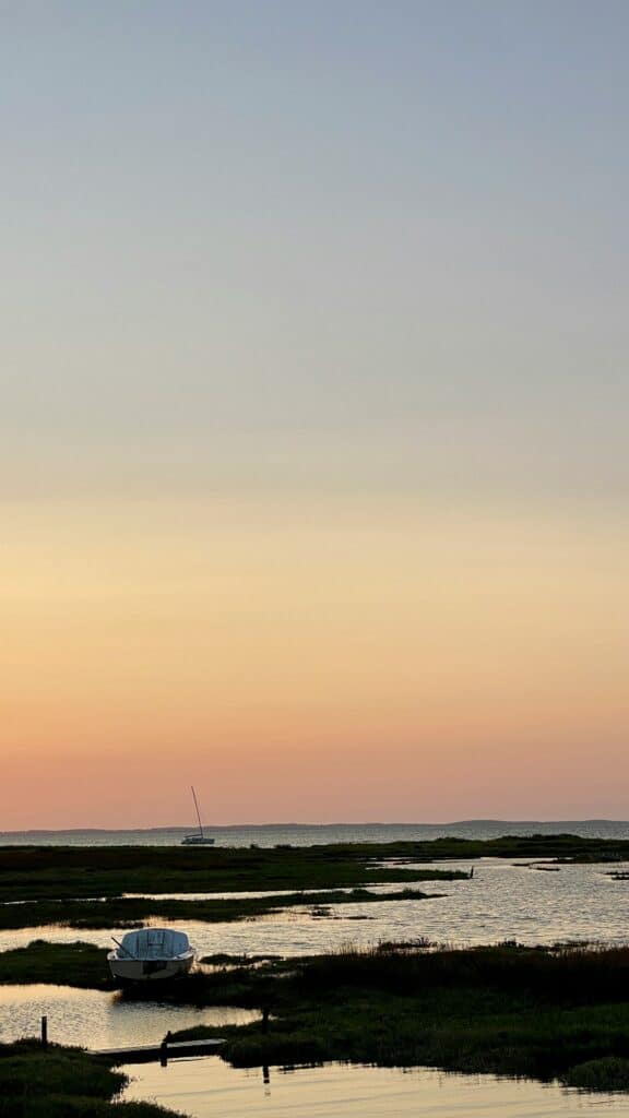 Coucher de soleil sur la Réserve Naturelle des Prés Salés à Arès, Bassin d'Arcachon