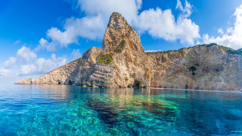 La plage du Paradis sur la côte Ionienne de Corfou en Grèce.