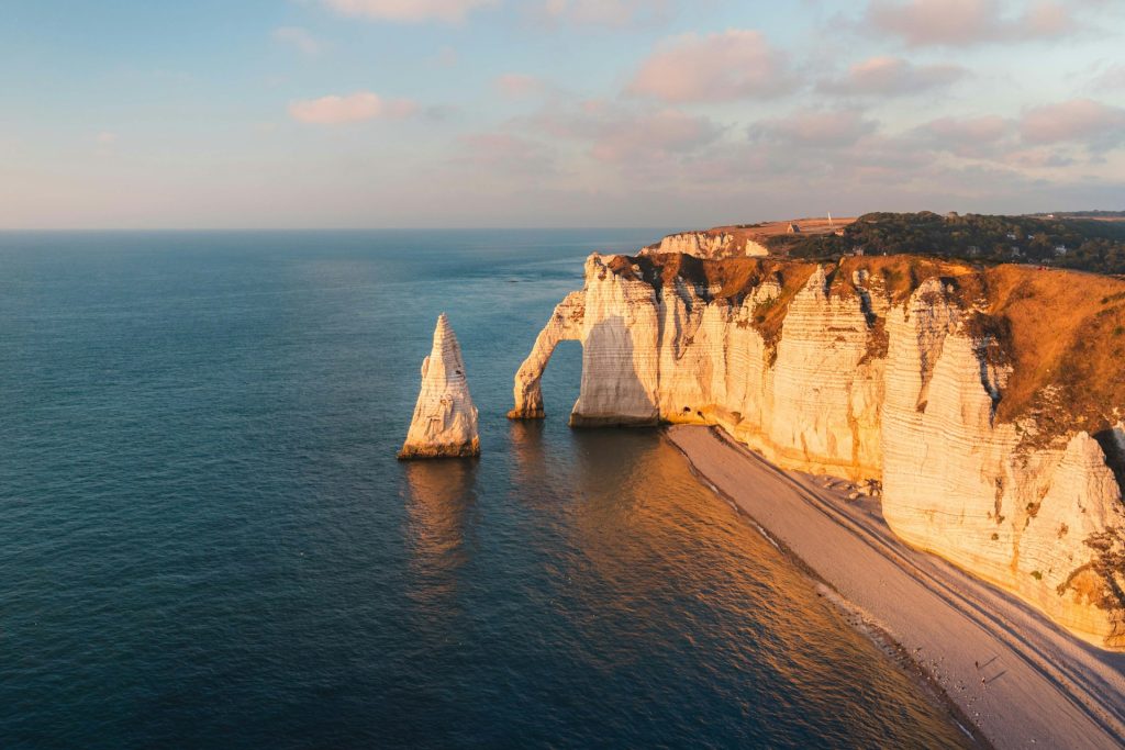 Les falaises d'Etretat, un symbole de la Normandie.