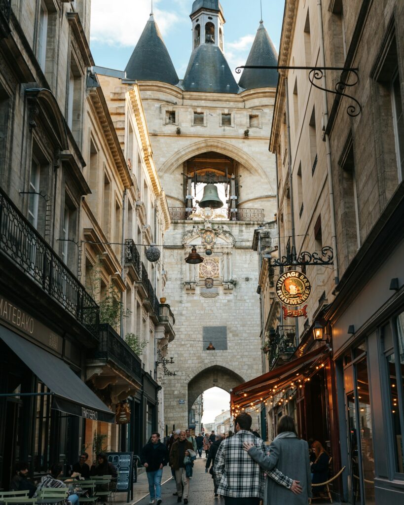 La Grosse Cloche à Bordeaux, une porte des anciens remparts de la ville