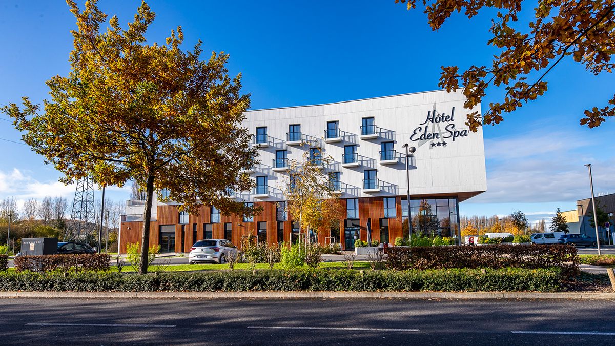 Extérieur de l'Hôtel Eden Spa à Honfleur