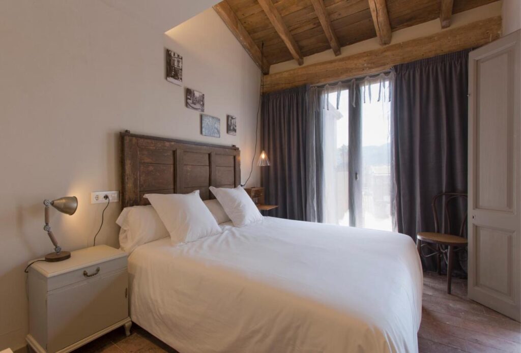 Chambre parentale d'un logement touristique de Sant Esteve à Olot.