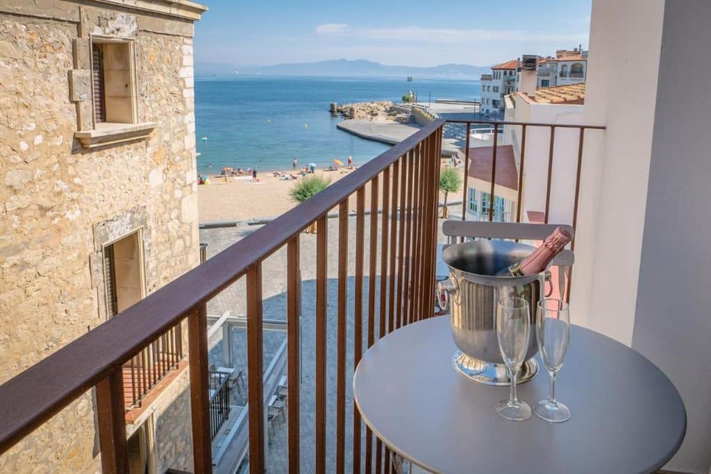 Un balcon avec vue de ma Taverna Sal boutique hôtel.