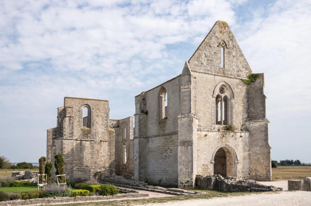 Entrée des vestiges de l’Abbaye des Châteliers