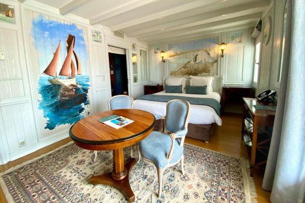 Une chambre double à l'HR Hôtel-Restaurant & Spa Marin à La Flotte