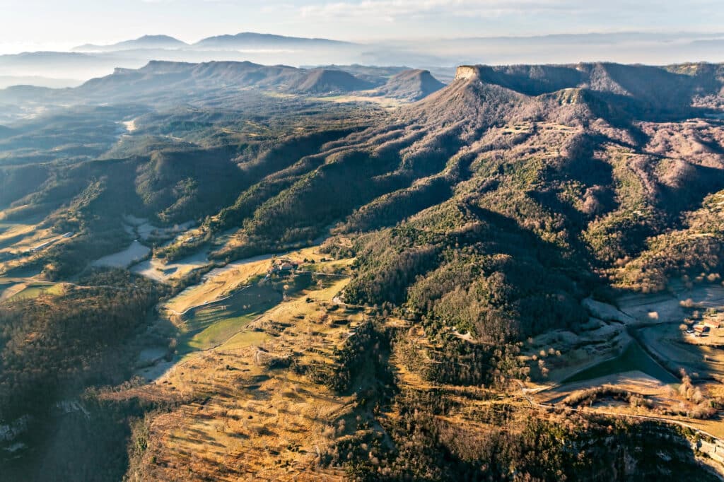 Les paysages volcaniques du parc naturel de la Garrotxa vus du ciel