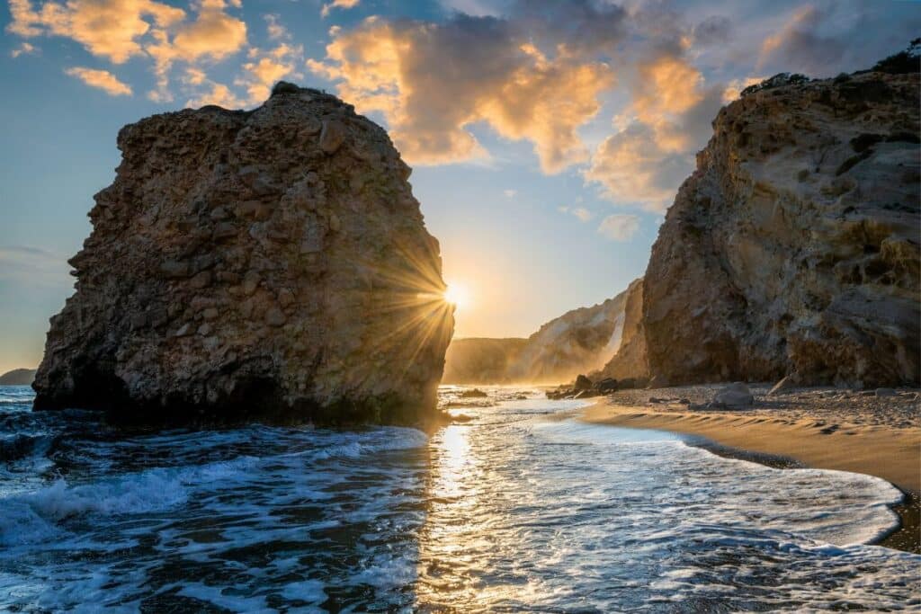 Coucher de soleil sur la plage de Firiplaka