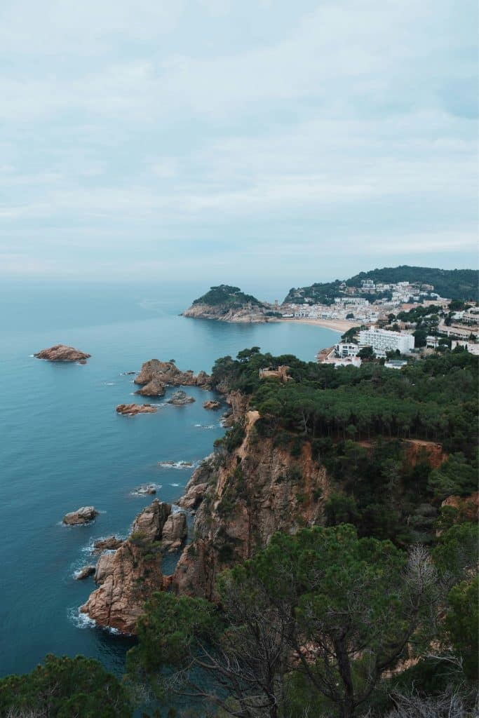 Vue de Tossa de Mar et de sa côte