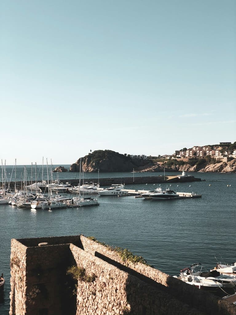 Port de Sant Feliu de Guíxols vu du camino de ronda