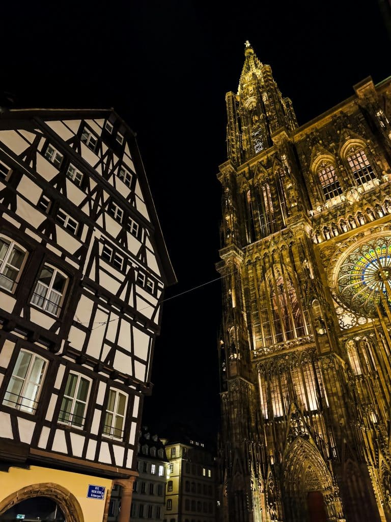 La cathédrale de Strasbourg la nuit.