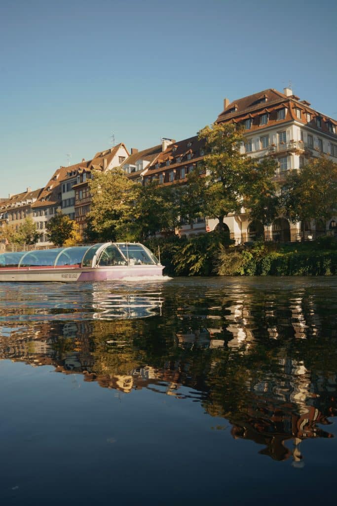 Un bateau de croisière à Strasbourg