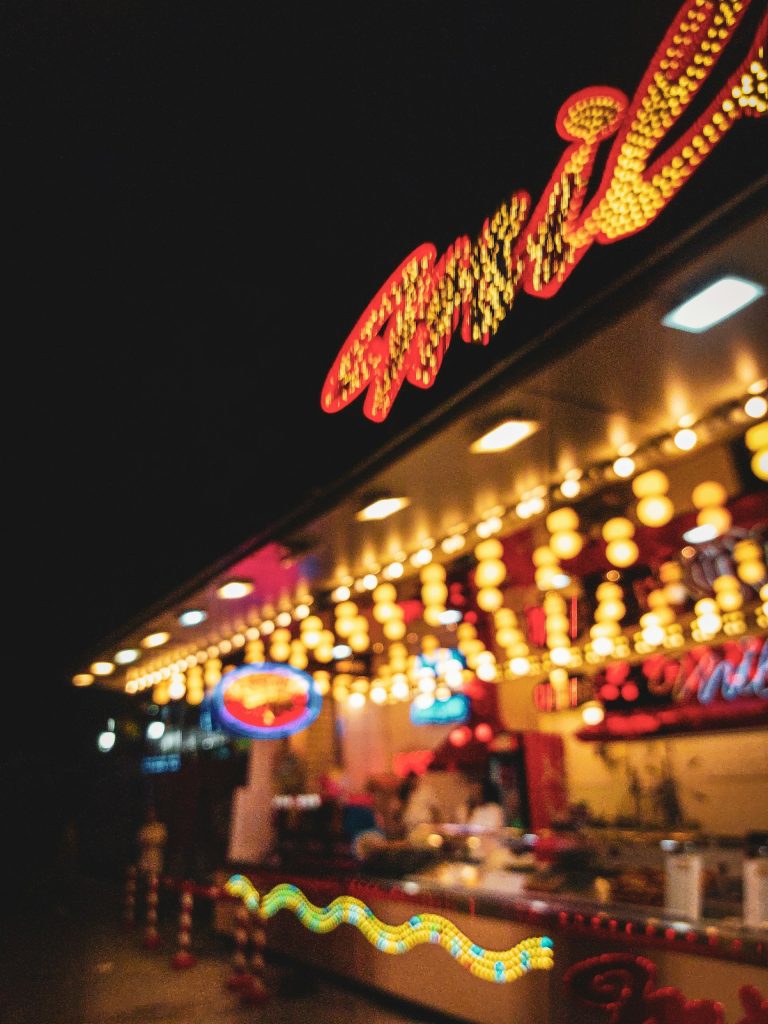 Impression d'un stand du marché de noël de Strasbourg