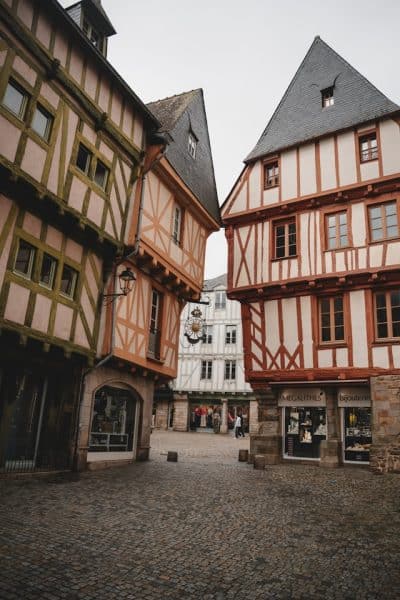 Deux maisons à colombage du centre historique de Vannes.