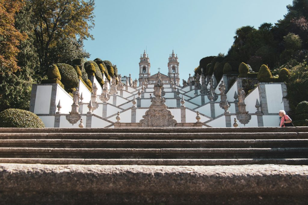 Célèbre escalier du sanctuaire Bon-Jesus-do-Monte de Braga