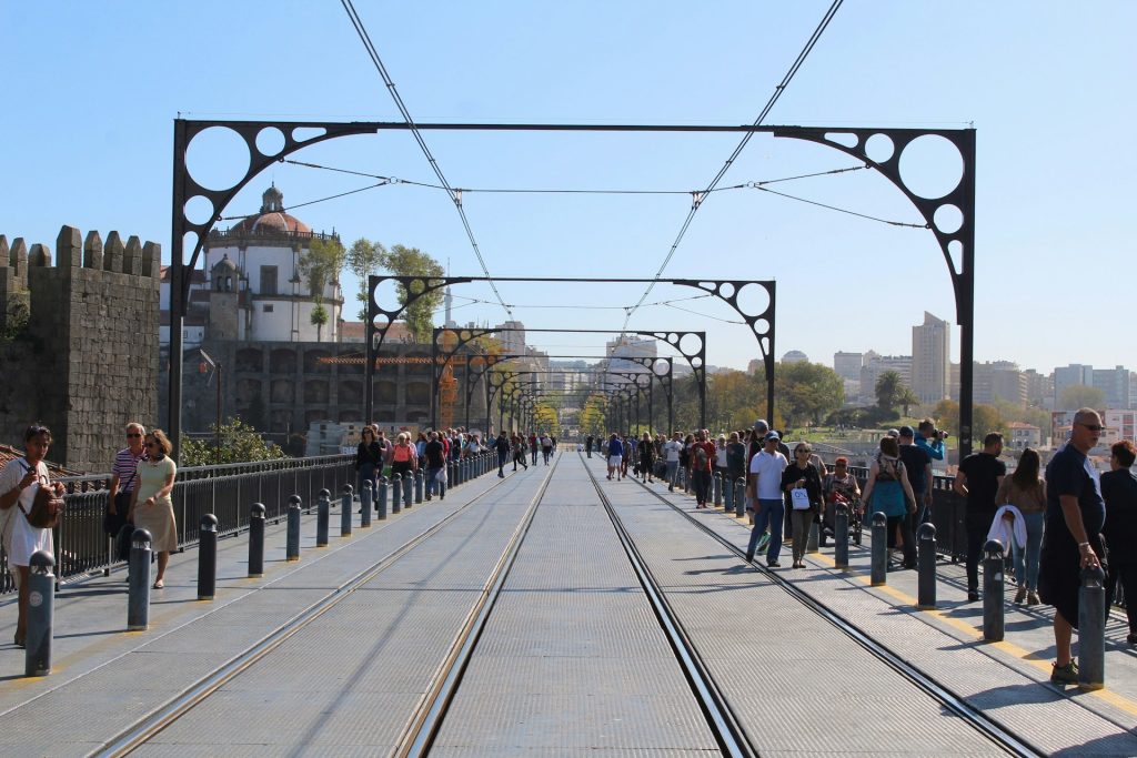 Le Ponte Luís I menant à Vila Nova de Gaia
