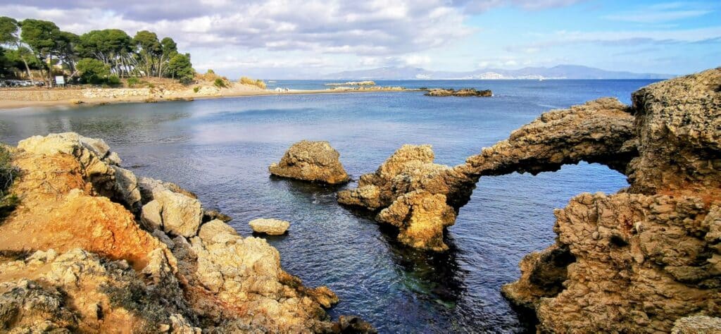 Paysage sauvage pris à l'Escala depuis le sentier côtier GR-92