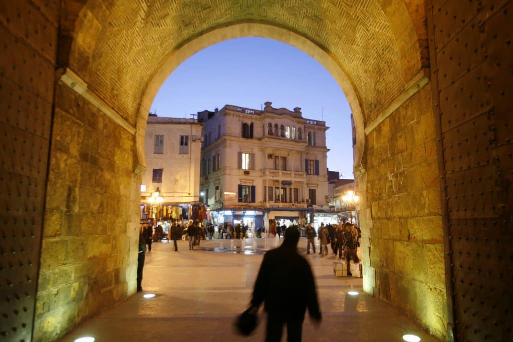 La Place de la Kasbah de Tunis de nuit