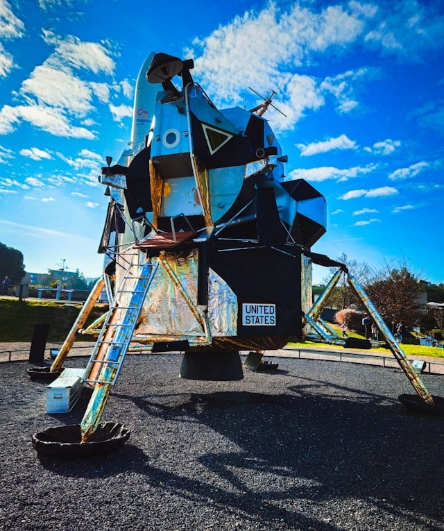 Module lunaire exposé à la Cité de l'Espace de Toulouse