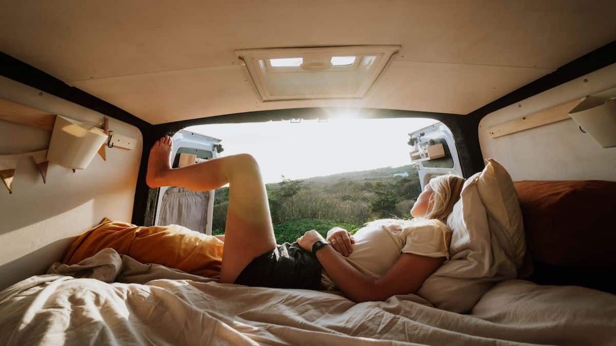 Pause en plaine campagne lors d'un road trip depuis bordeaux.