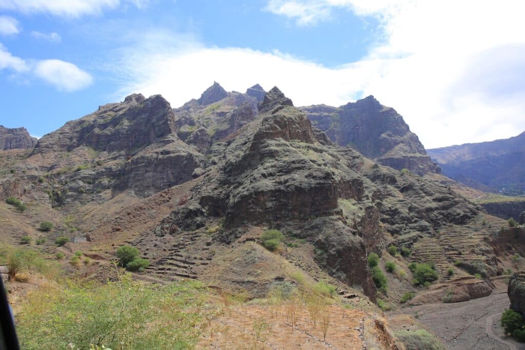 Montagnes à proximité du village de Chã de Igreja