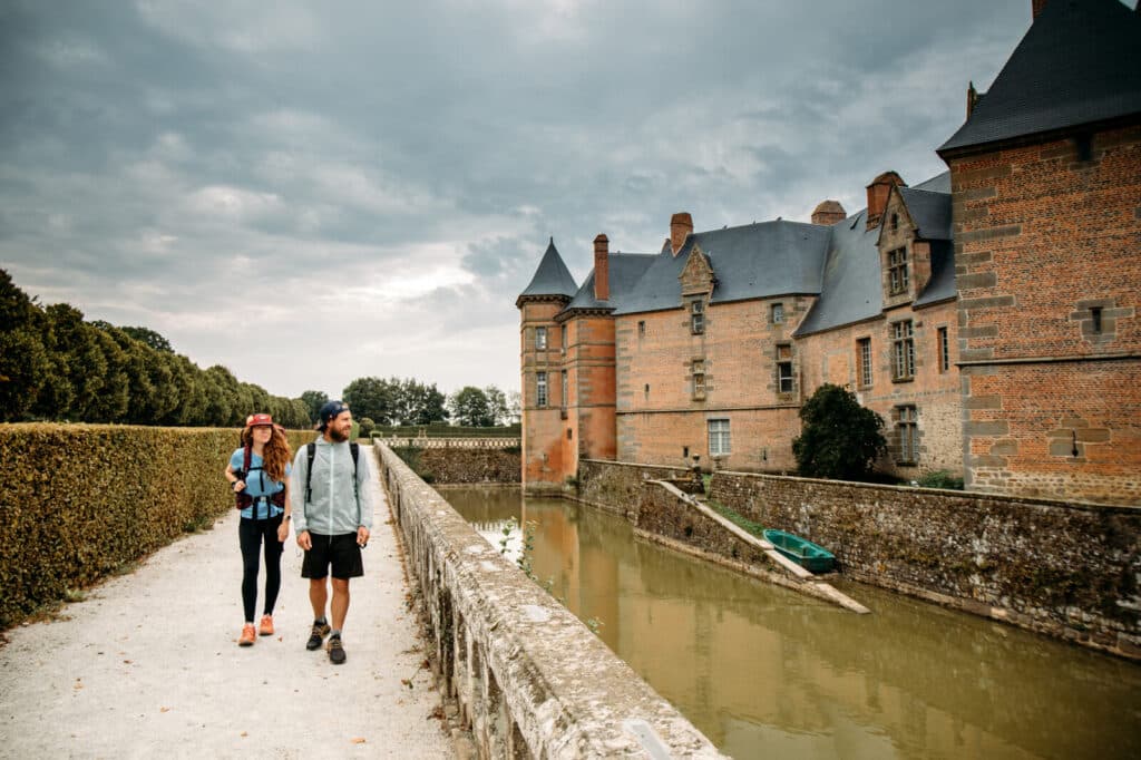 Sur le GR22, Château de Carrouges