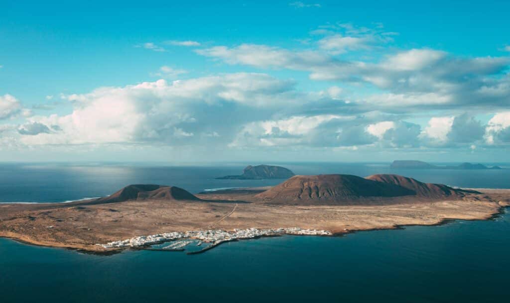 Vue aétienne de l'île de Lanzarote dans les Canaries.