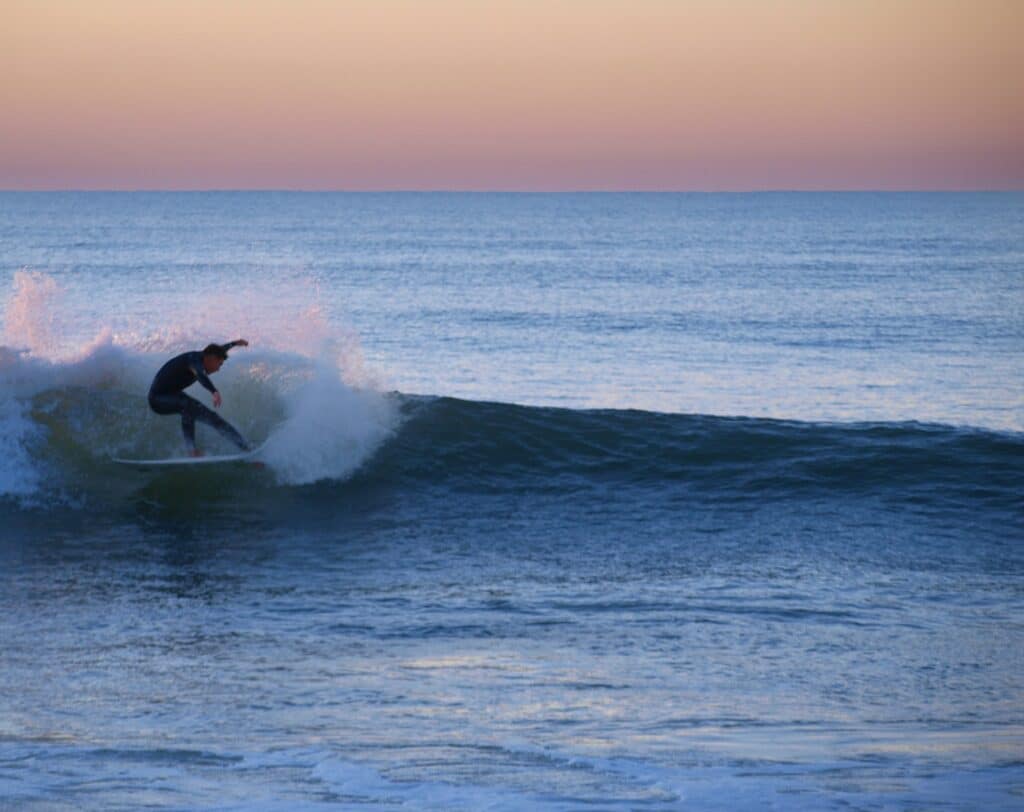 Un surfeur à Lacanau