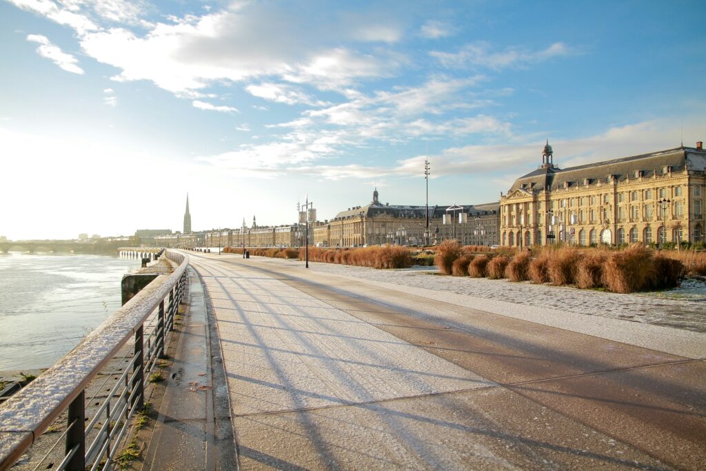Les quais Rive Gauche de la Garonne à Bordeaux