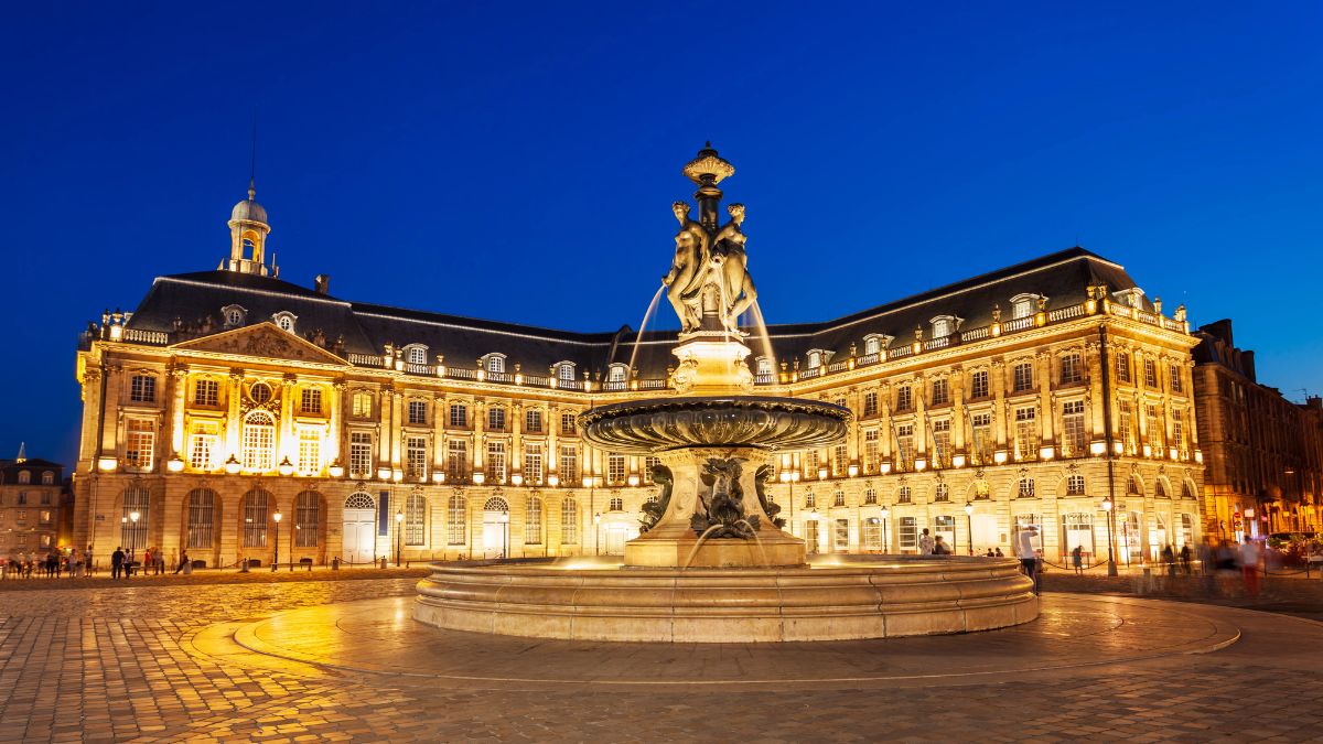 La fontaine des Trois Grâces sur la place de la Bourse à Bordeaux