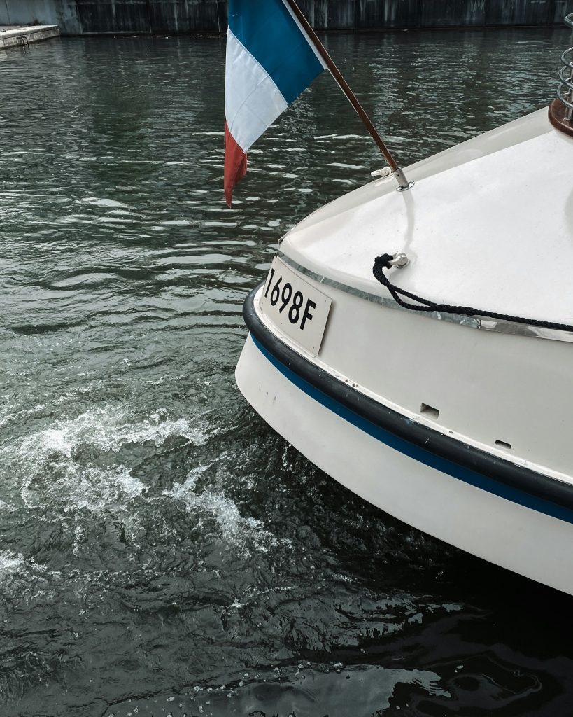 Poupe d'un bateau comme le Vaporetto lyonnais.