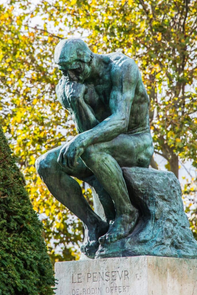 Le penseur, un e oeuvre célèbre d'Auguste Rodin