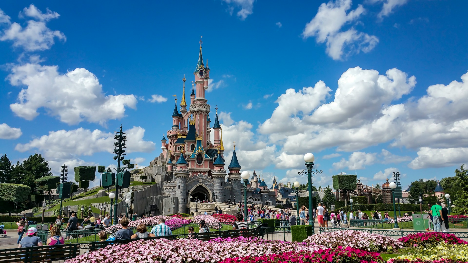 visiter-paris-en-3-jours-Parc Disneyland Paris Le château de la Bell au Bois dormant au Parc Disneyland Paris