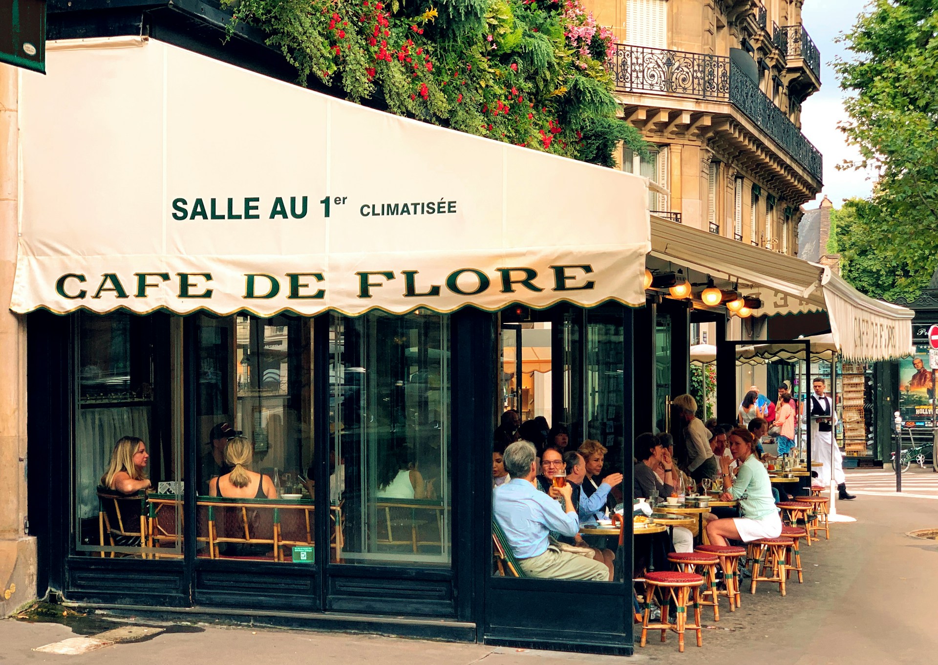 visiter-paris-en-3-jours-quartier-latin-cafe-flore Le Café de Flore, un établissement mythique de Saint-Germain-des-Prés et du quartier Latin.