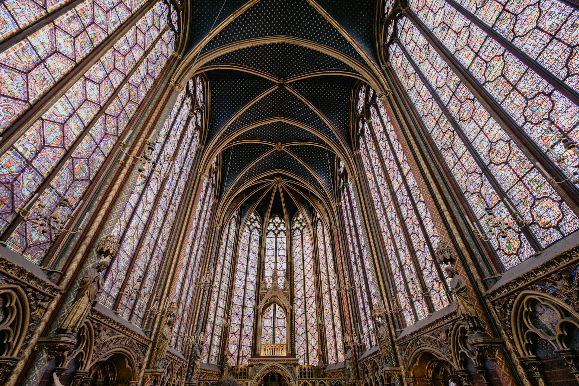 visiter-paris-en-3-jours-Sainte-Chapelle Superbes vitraux de la Sainte-Chapelle à Paris.