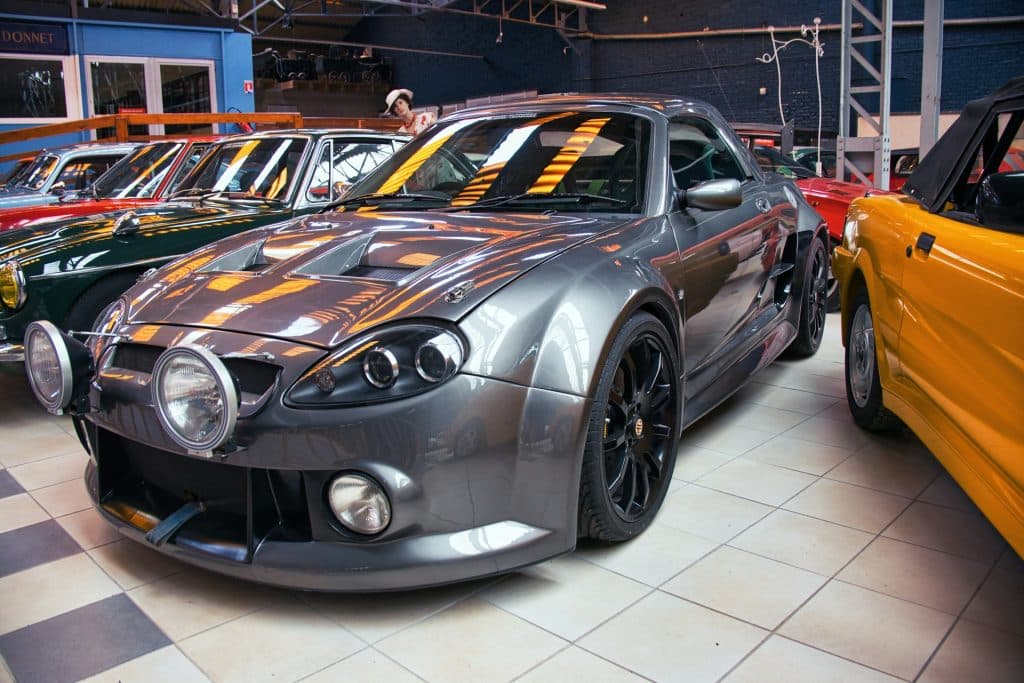 Des vieilles voitures exposées au Musée de l'Automobile de Reims.