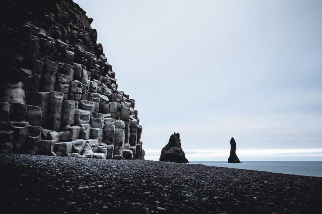 Orgues basaltiques et plage de sable noir de Reynisfjara